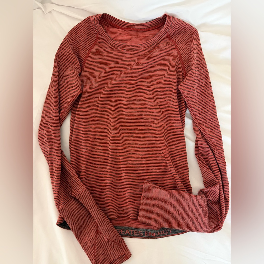 Swiftly Tech Long-Sleeve Shirt 2.0
Waist Length size 4